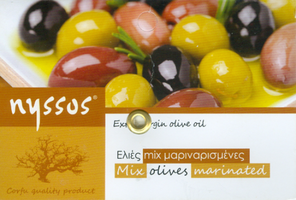 Grüne und Schwarze Oliven in Marinade
